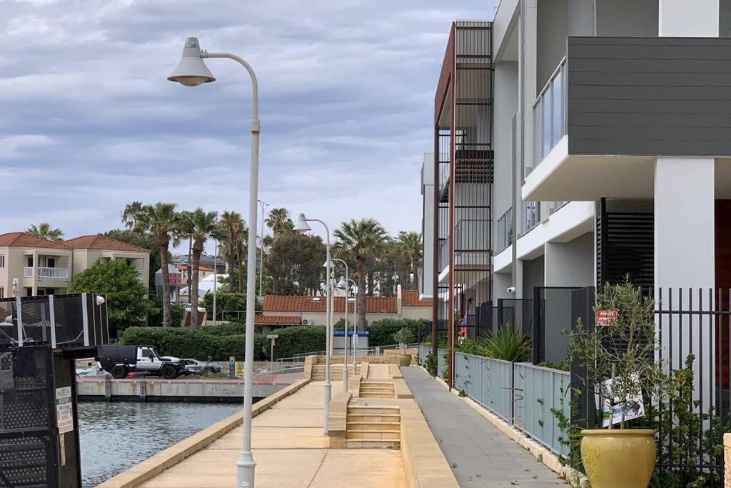 Mariner'S Cove ~ Luxe Waterfront Apartment Mindarie Extérieur photo